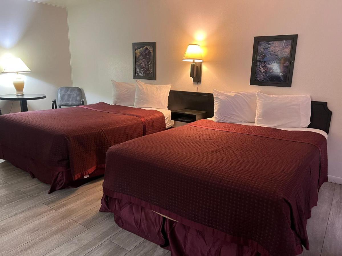 Central Motel 2*